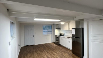 [렌트] Bachelor Suite 184st 76ave Surrey West Clayton