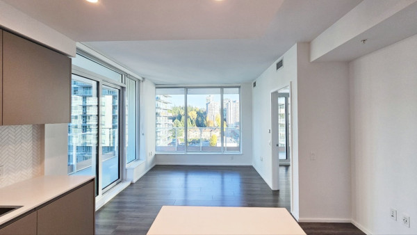 [렌트] City of Lougheed 타워2 3bed 2bath 8층 북동향
