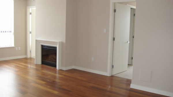 [렌트] 코퀴틀람 센터 보사 2차 클레어몬트 콘도 2 bed + 1 den