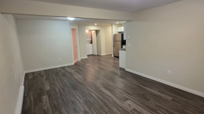 [렌트] [랭리 윌로비] 2 Bed 1 Bath 베이스먼트 Suite