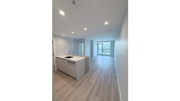 [렌트] [버퀴틀람역 도보 3분] Myriad 신축 콘도 1B+1Den 풀 퍼니시드 임대 (28층 남향/644sqft)