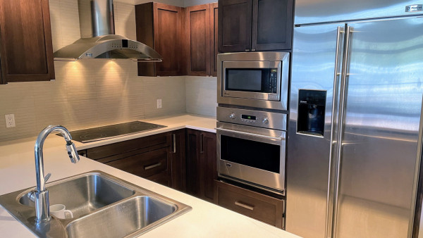 [렌트] UBC Wesbrook Village 2 bed 2 bath 콘도 렌트 (저층 콘크리트 꼭대기층)