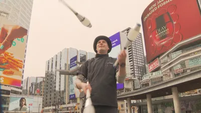 거리마다 먹거리와 음악을… 토론토 시, 월드컵 앞두고 25년 묵은 노점·공연 규제 대폭 해제 추진