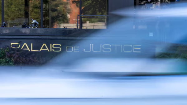 몬트리올 교사, '학생 성 정체성 부모 은폐' 지침에 법적 소송… &#034;권리…