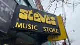 토론토 퀸 스트리트의 전설 '스티브스 뮤직' 49년 만에 폐점… 음악인들…