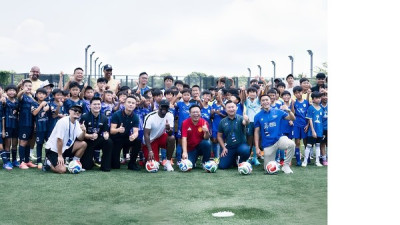 300명 이상의 어린이가 맨체스터 유나이티드의 전설 루이스 사하(Louis Saha)가 출연하는 세계적 수준의 청소년 축구 훈련 캠프에 참여했습니다. 스포츠를 통해 문화적 노출과 영감을 얻었습니다.